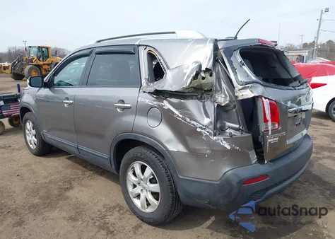 2013 Kia Sorento Lx z USA, uszkodzony, nr VIN 5XYKTDA60DG423039